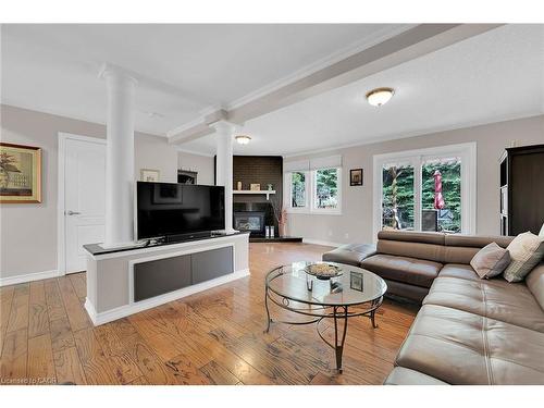 10 Edgewater Drive, Stoney Creek, ON - Indoor Photo Showing Living Room