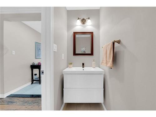 10 Edgewater Drive, Stoney Creek, ON - Indoor Photo Showing Bathroom