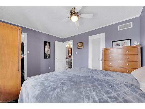 10 Edgewater Drive, Stoney Creek, ON - Indoor Photo Showing Bedroom