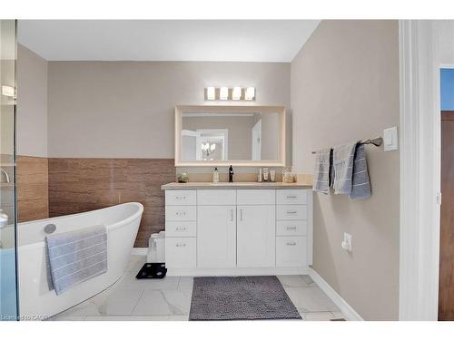 10 Edgewater Drive, Stoney Creek, ON - Indoor Photo Showing Bathroom
