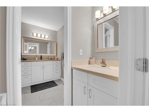 10 Edgewater Drive, Stoney Creek, ON - Indoor Photo Showing Bathroom