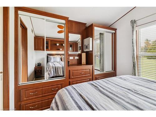 13 Spruce-4449 Milburough Line, Burlington, ON - Indoor Photo Showing Bedroom