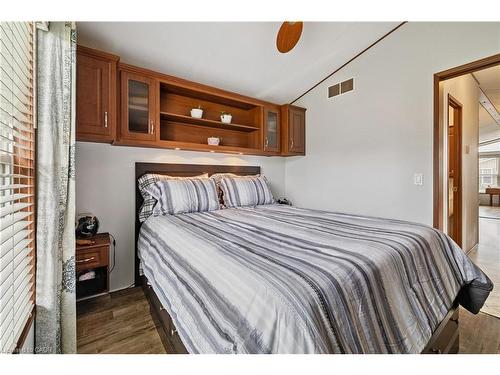 13 Spruce-4449 Milburough Line, Burlington, ON - Indoor Photo Showing Bedroom