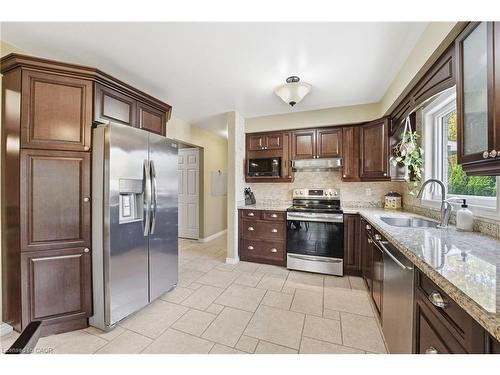 84 Chatterson Drive, Ancaster, ON - Indoor Photo Showing Kitchen With Upgraded Kitchen