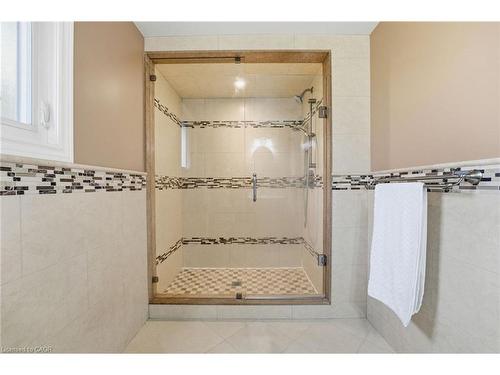 84 Chatterson Drive, Ancaster, ON - Indoor Photo Showing Bathroom