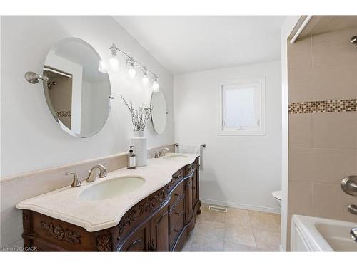 84 Chatterson Drive, Ancaster, ON - Indoor Photo Showing Bathroom