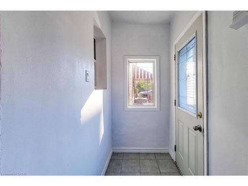 2-26 Barton Street W, Hamilton, ON - Indoor Photo Showing Other Room