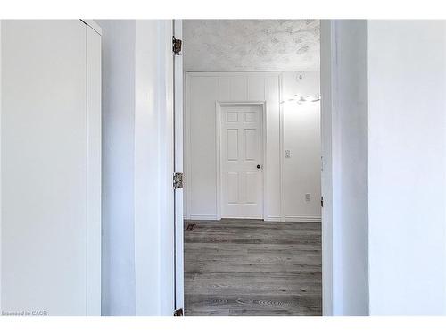 2-26 Barton Street W, Hamilton, ON - Indoor Photo Showing Other Room
