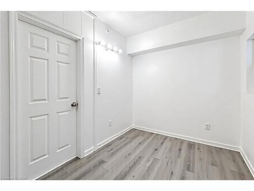 2-26 Barton Street W, Hamilton, ON - Indoor Photo Showing Other Room