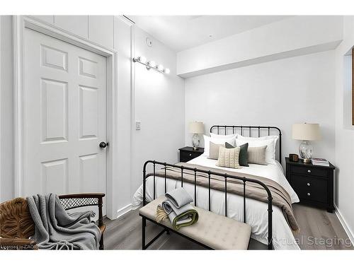 2-26 Barton Street W, Hamilton, ON - Indoor Photo Showing Bedroom