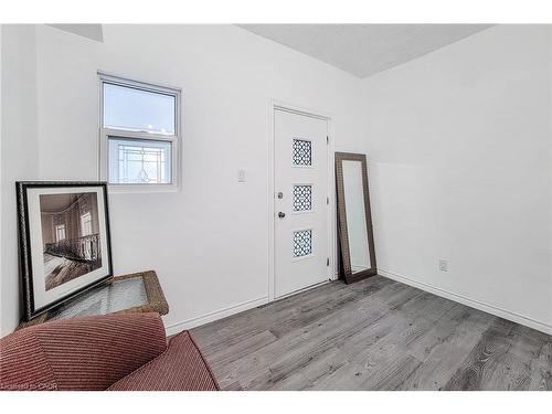 2-26 Barton Street W, Hamilton, ON - Indoor Photo Showing Other Room