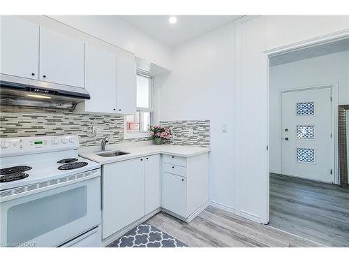 2-26 Barton Street W, Hamilton, ON - Indoor Photo Showing Kitchen