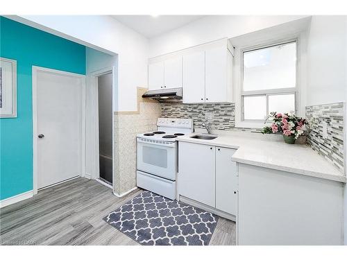 2-26 Barton Street W, Hamilton, ON - Indoor Photo Showing Kitchen
