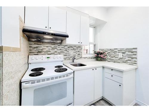 2-26 Barton Street W, Hamilton, ON - Indoor Photo Showing Kitchen