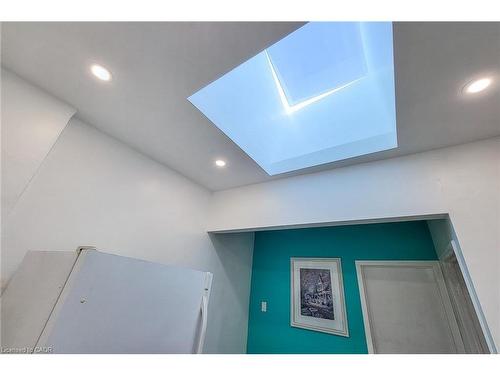 2-26 Barton Street W, Hamilton, ON - Indoor Photo Showing Other Room