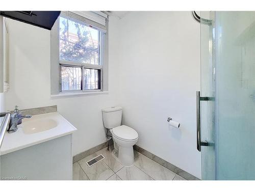 2-26 Barton Street W, Hamilton, ON - Indoor Photo Showing Bathroom