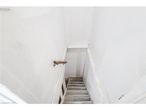 2-26 Barton Street W, Hamilton, ON - Indoor Photo Showing Other Room