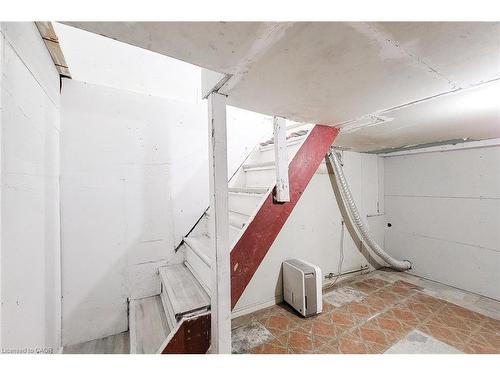 2-26 Barton Street W, Hamilton, ON - Indoor Photo Showing Other Room