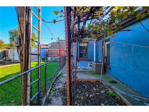 2-26 Barton Street W, Hamilton, ON - Outdoor