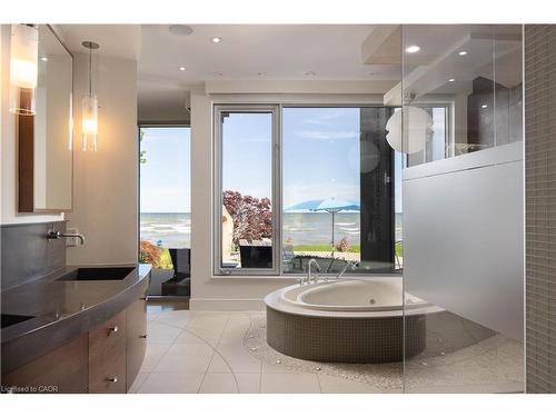 1540 Watersedge Road, Mississauga, ON - Indoor Photo Showing Bathroom