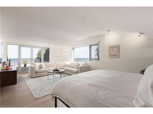 1540 Watersedge Road, Mississauga, ON - Indoor Photo Showing Bedroom