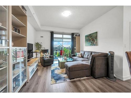 311-35 Southshore Crescent, Hamilton, ON - Indoor Photo Showing Living Room