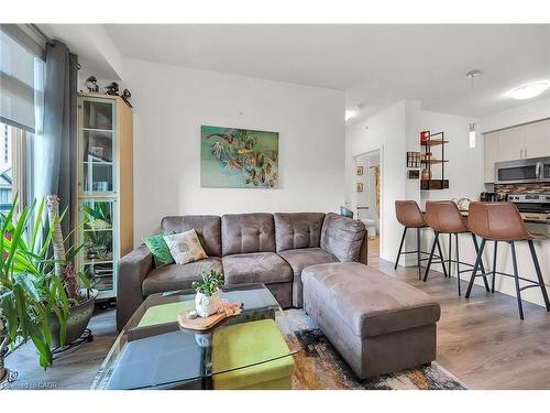 311-35 Southshore Crescent, Hamilton, ON - Indoor Photo Showing Living Room