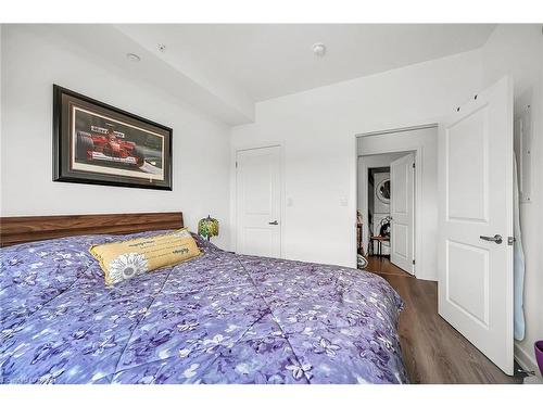 311-35 Southshore Crescent, Hamilton, ON - Indoor Photo Showing Bedroom