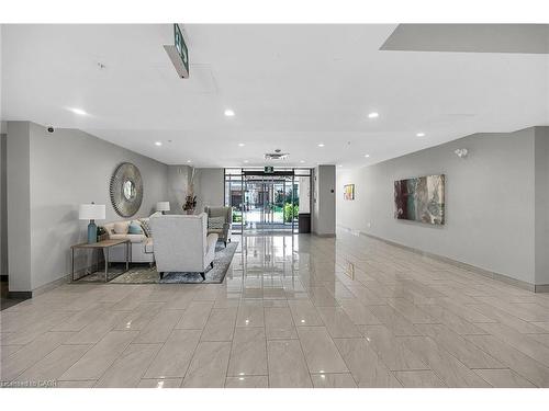 311-35 Southshore Crescent, Hamilton, ON - Indoor Photo Showing Other Room