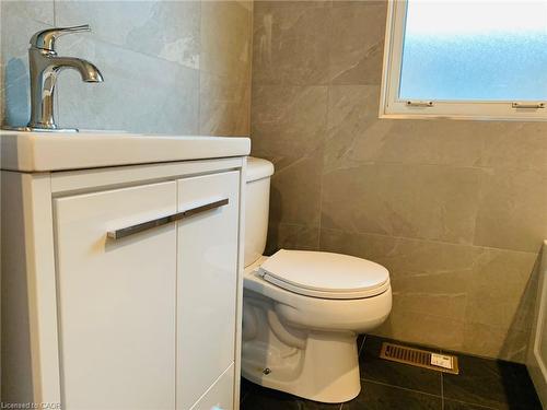 204 West 19Th Street, Hamilton, ON - Indoor Photo Showing Bathroom