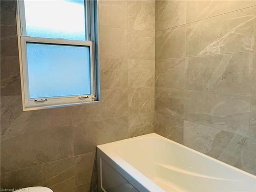 204 West 19Th Street, Hamilton, ON - Indoor Photo Showing Bathroom