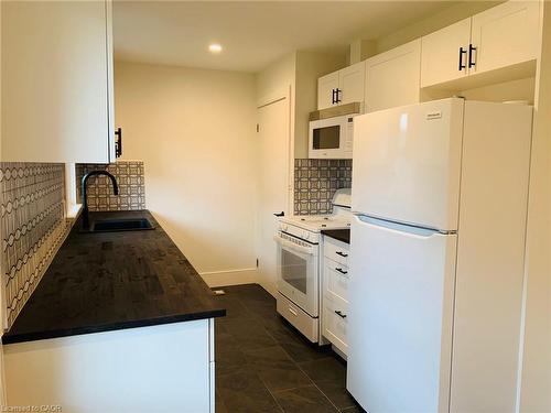 204 West 19Th Street, Hamilton, ON - Indoor Photo Showing Kitchen