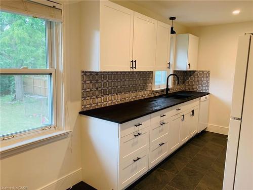 204 West 19Th Street, Hamilton, ON - Indoor Photo Showing Kitchen