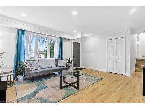3 Northgate Drive, Welland, ON - Indoor Photo Showing Living Room