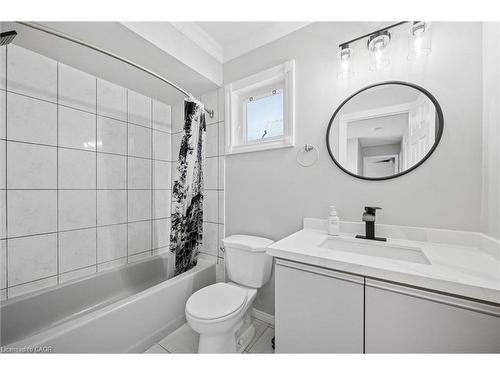 55 Enfield Drive, Cambridge, ON - Indoor Photo Showing Bathroom
