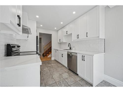 55 Enfield Drive, Cambridge, ON - Indoor Photo Showing Kitchen With Upgraded Kitchen