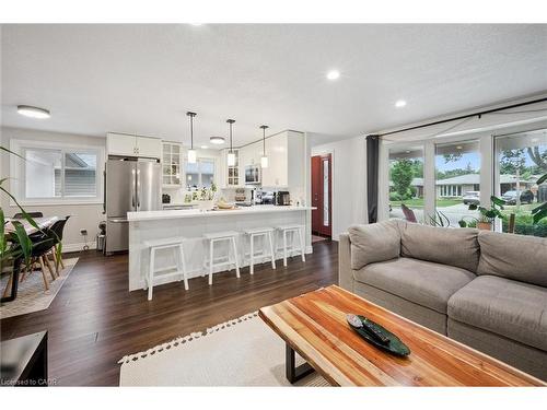 357 Grangewood Drive, Waterloo, ON - Indoor Photo Showing Living Room