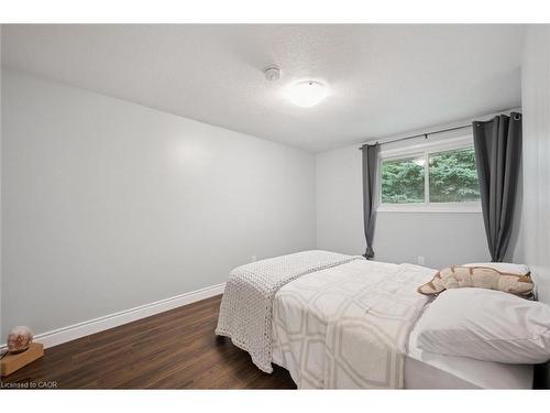 357 Grangewood Drive, Waterloo, ON - Indoor Photo Showing Bedroom