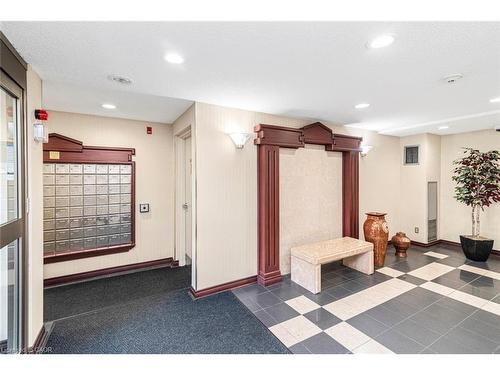 404-495 Highway 8, Stoney Creek, ON - Indoor Photo Showing Other Room