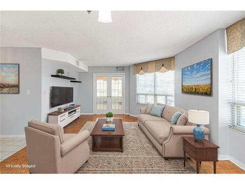 404-495 Highway 8, Stoney Creek, ON - Indoor Photo Showing Living Room