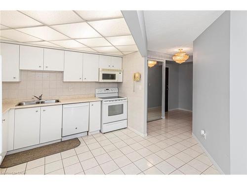 404-495 Highway 8, Stoney Creek, ON - Indoor Photo Showing Kitchen With Double Sink