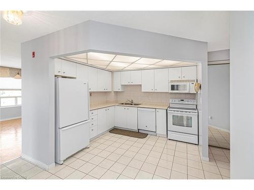 404-495 Highway 8, Stoney Creek, ON - Indoor Photo Showing Kitchen With Double Sink