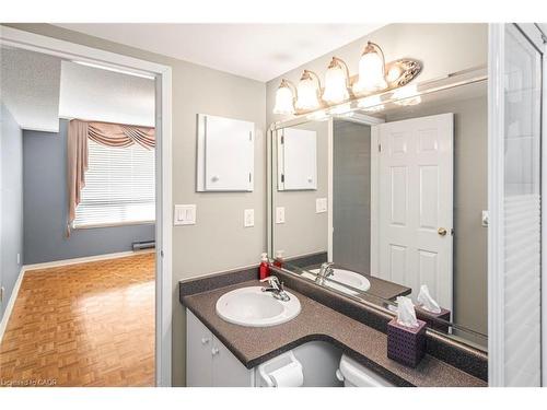 404-495 Highway 8, Stoney Creek, ON - Indoor Photo Showing Bathroom