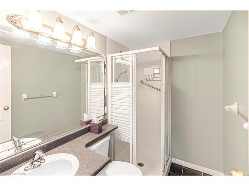 404-495 Highway 8, Stoney Creek, ON - Indoor Photo Showing Bathroom