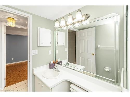 404-495 Highway 8, Stoney Creek, ON - Indoor Photo Showing Bathroom