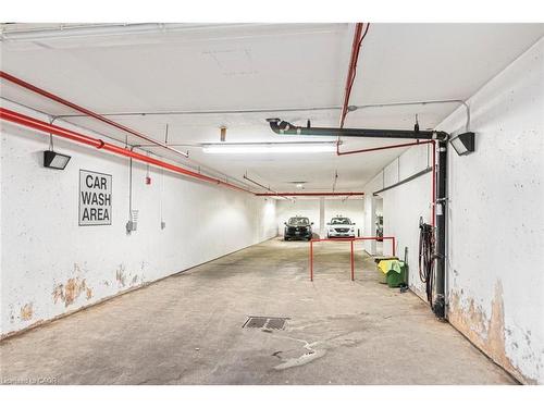 404-495 Highway 8, Stoney Creek, ON - Indoor Photo Showing Garage