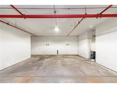 404-495 Highway 8, Stoney Creek, ON - Indoor Photo Showing Garage