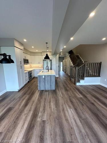 39-40 Walker Road, Ingersoll, ON - Indoor