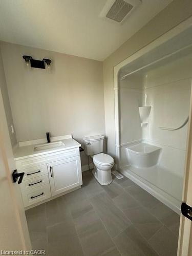 39-40 Walker Road, Ingersoll, ON - Indoor Photo Showing Bathroom