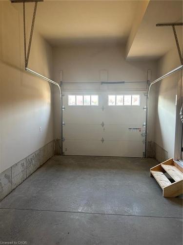 39-40 Walker Road, Ingersoll, ON - Indoor Photo Showing Garage